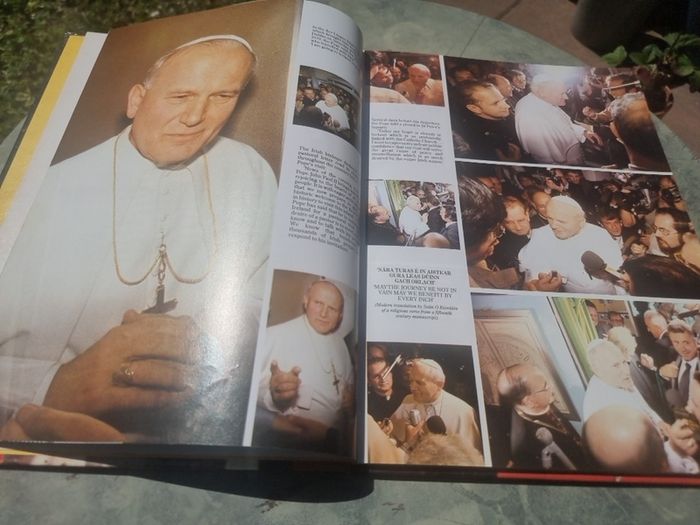 The Pope in Ireland: A Pictorial Record (Hardcover)