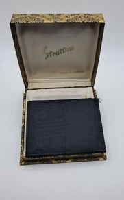 Vintage Stratton powder compact