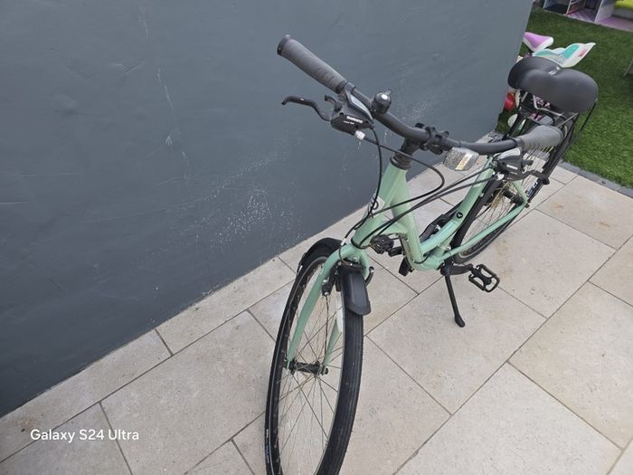 Women's bike with cushioned seat