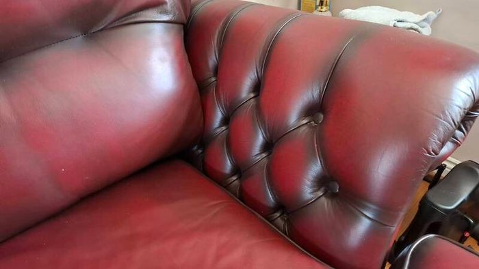 Leather Chesterfield 3 piece suite ( 3-2-1 with sprung pullout bed)