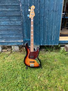 Fender Vintera Jazz Bass 70s 2022