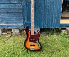 Fender Vintera Jazz Bass 70s 2022