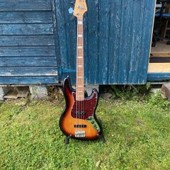 Fender Vintera Jazz Bass 70s 2022
