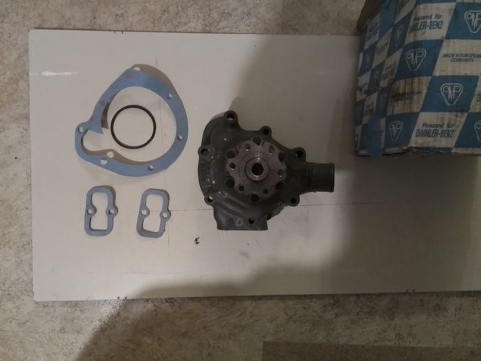 Mercedes Unimog MB Tractors Water pump.