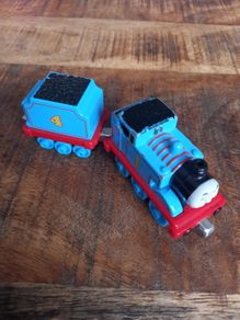Die cast Thomas the Tank  engine train with wagon