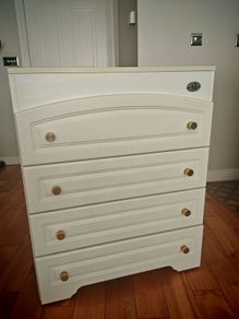 Chest  of drawers