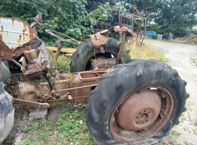 Massey Ferguson  135 back end