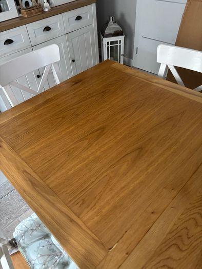 table & chairs