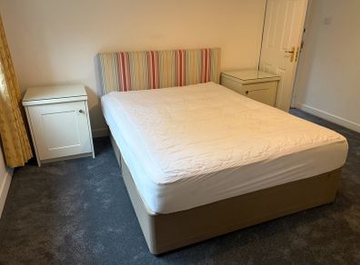 5ft Bed that splits in two with excellent high quality mattress