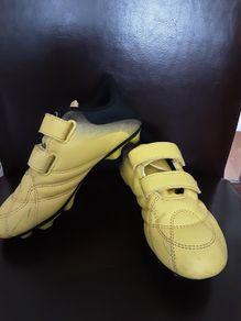 Football Boots/Junior Yellow Football Boots .. Size: 12 UK/FINAL Price Drop