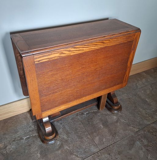 Foldable dining table needs a little work