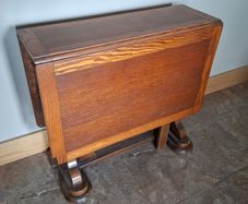 Foldable dining table needs a little work