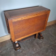 Foldable dining table needs a little work