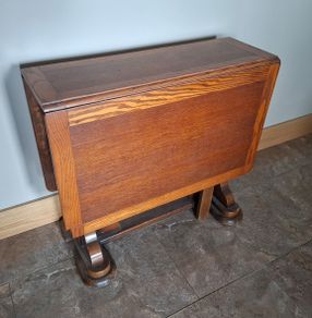 Foldable dining table needs a little work