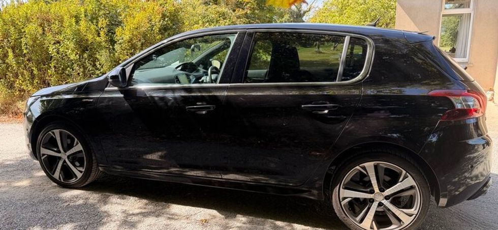 Peugeot 308 Automatic with manual shift mode