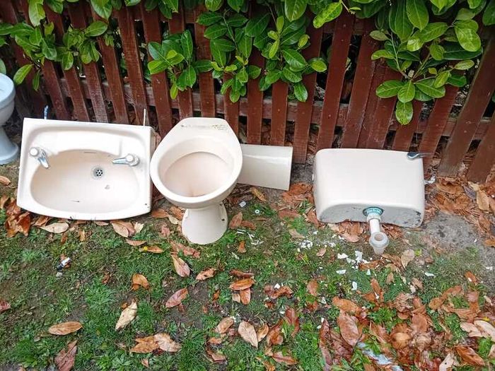 Armitage Shanks - Toilet and sink sets x 2