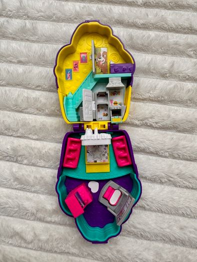 Polly Pocket Sweet Treat Cupcake Cafe Compact Mattel Miniature Doll House 2017 NO Lock Used Please see photos