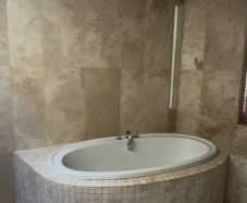 Hansgrohe Oval bath 1.8m x 1m