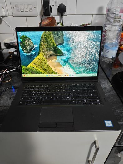Dell latitude 5300 2 in 1 core i7 touch ssd 13.3"
