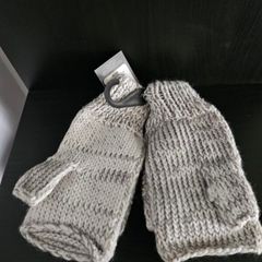 BNWT mittens