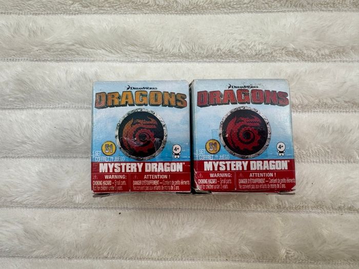 Mystery Dragon Series 1 mini Spin Master Dreamworks Dragons Barf and Belch and Meatlug  approx. 5 cm. damaged boxes Please see photos
