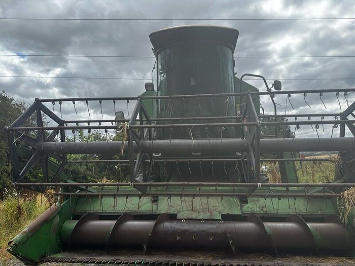 John Deere 1055 Combine