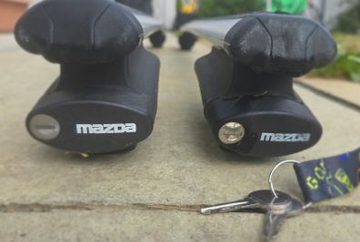 Aero roof bars for raised rails