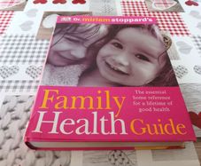 Family Health Guide: Essential Home Reference For Lifetime's of Good Health DK Books Miriam Stoppard