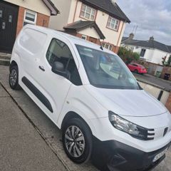 Peugeot Partner 2024, 1.5L. Low mileage km's.