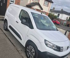 Peugeot Partner 2024, 1.5L. Low mileage km's.