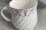 Royal Tudor 'Dunleavy' Bone china mug (26299)