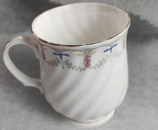 Royal Tudor 'Dunleavy' Bone china mug (26299)