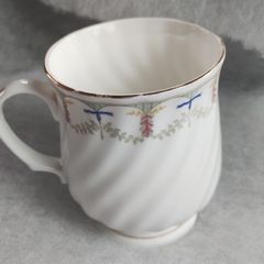 Royal Tudor 'Dunleavy' Bone china mug (26299)