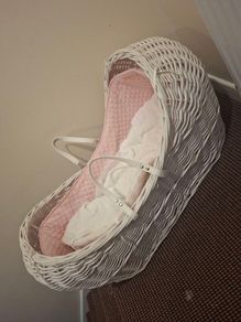 White wicker moses basket