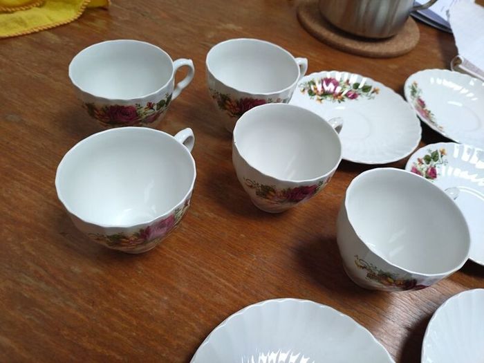 Ironstone Washington pottery hanley England, 5 tea cups and saucers