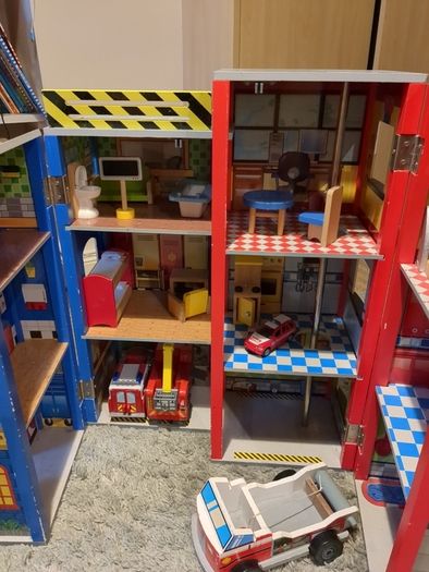 Everyday Heroes Wooden Police/Fire station play set kidkraft
