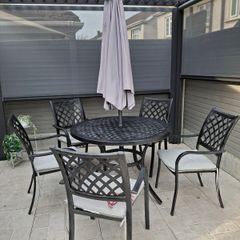 Cast Aluminiun garden table, 5 chairs & parasol