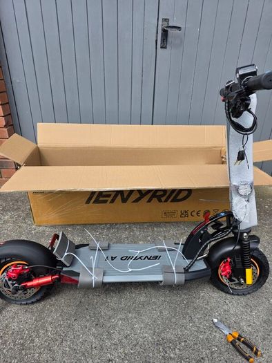 electric scooter , brand new , 6 months warranty, ienyrid  A1