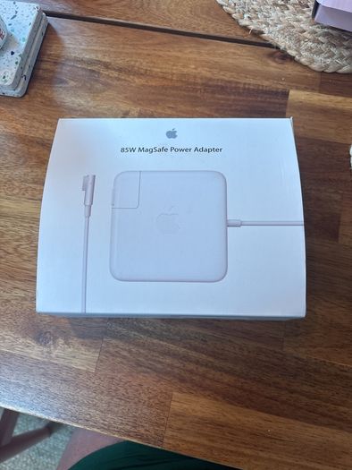 Apple 85W MagSafe Power Adapter