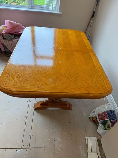 Wooden extendable dining table