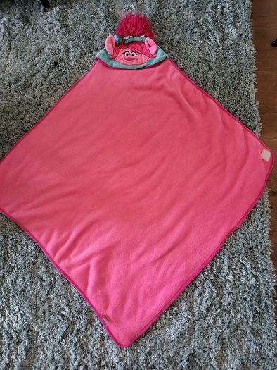 Beautiful Trolls hooded blanket