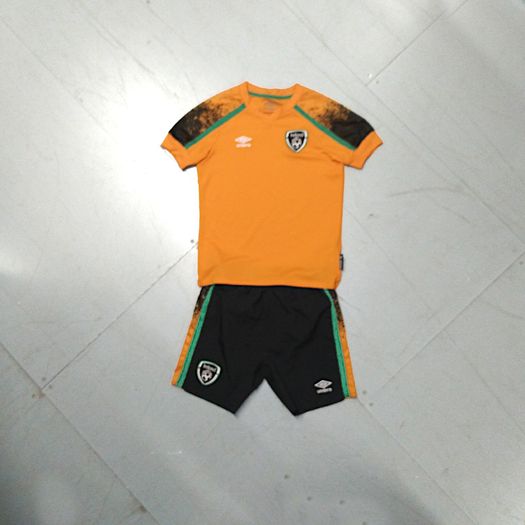 FREE POST Kids Republic of Ireland (9-10 Years) Jersey Shirt Umbro Away Orange  Soccer Football Eire Irish St Patricks Day Paddys Childs Childrens Boys Girls