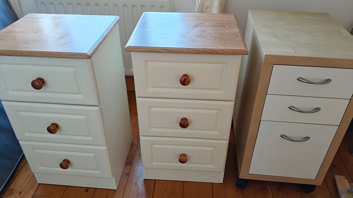 Bedside lockers