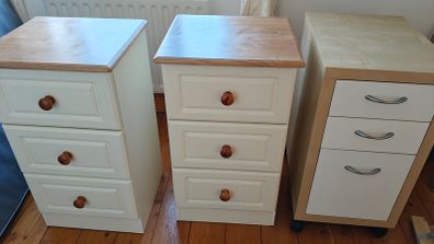 Bedside lockers