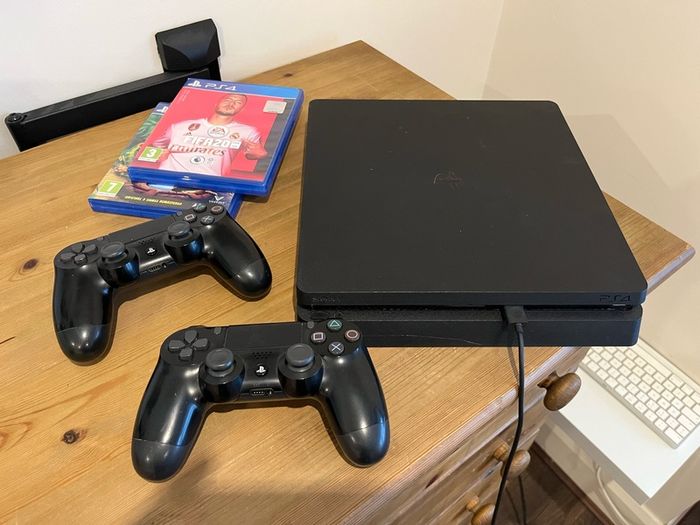 Play Station 4 slim 120 GB
