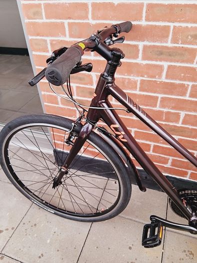 Ladies giant liv alight road bike hardly used