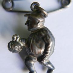 Edwardian Sterling Silver Charm Puffed Bank Robber with his swag bag - Edwardian Sterling charms pendant 925