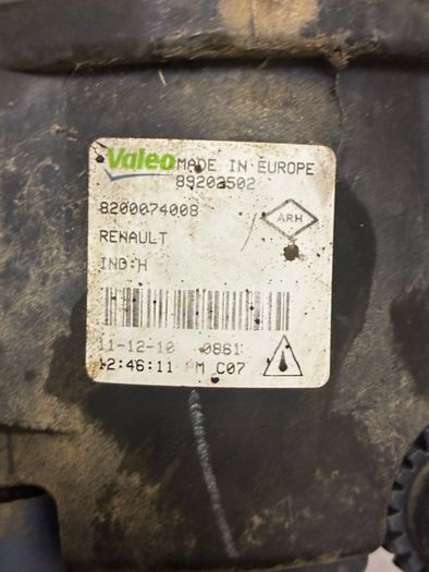 Pair of Genuine Renault / Dacia Front Fog Lights (Valeo) PRICE INCLUDES FITTING