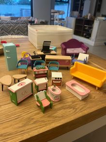 Dollhouse furniture