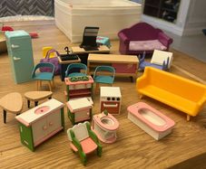 Dollhouse furniture